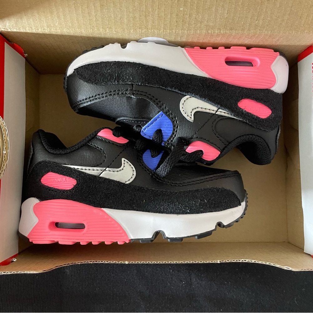 TD) AIR MAX 90
Girls – Black/Metallic Silver-sunset Pulse
